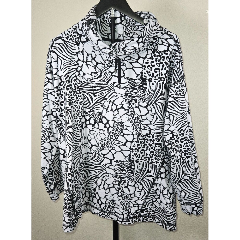 Chico's Zenergy 2P Black‎ White Animal Print Cowl Neck Pullover Top